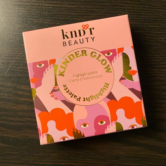 NWT Kinder Glow Highlight Palette Highlighter 4 Shades - Picture 6 of 10